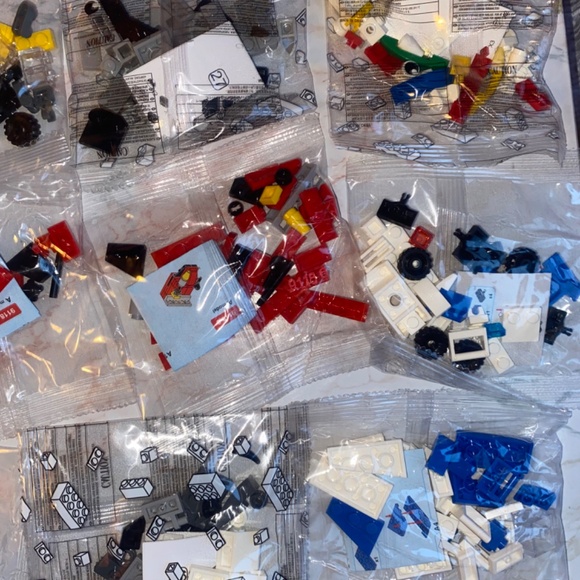 LEGO Mystery Bundle of 19 Sealed Mini Bags of Assorted Pieces - Picture 4 of 6